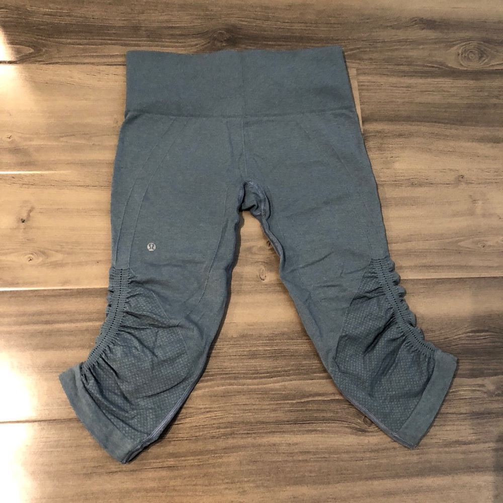 Lululemon in the flow crop pants like new